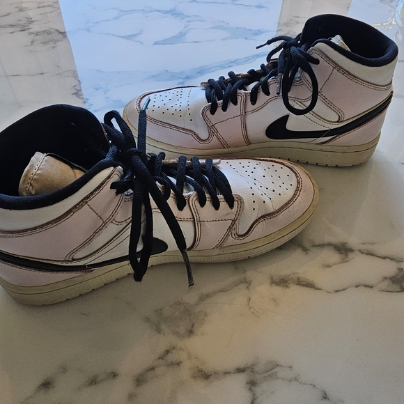 Nike Air Jordan High-Top Sneakers - Picture 6 of 9